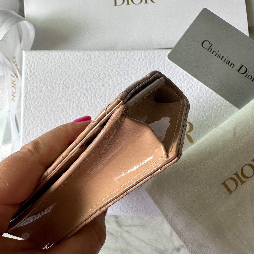 LADY DIOR FLAP CARD HOLDER in Rose Des Vents Patent Cannage Calfskin - Picture 5 of 11